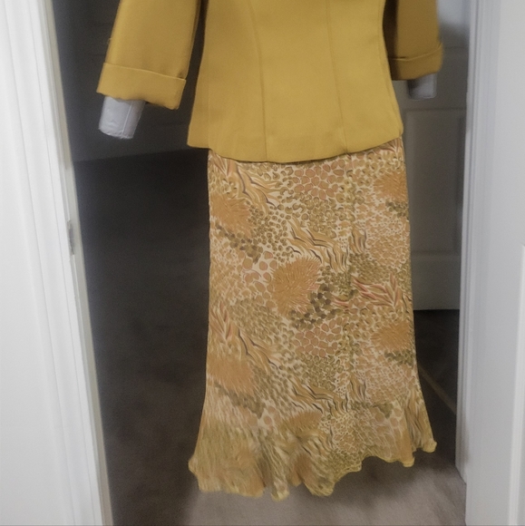 Casual Suit - Picture 4 of 4